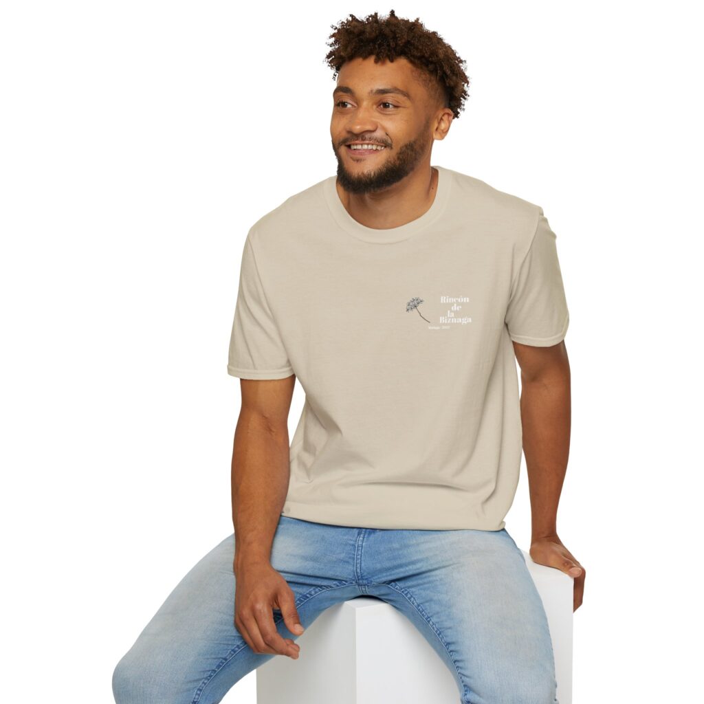 Camiseta básica Rincón de la Biznaga – Algodón ético, logo blanco