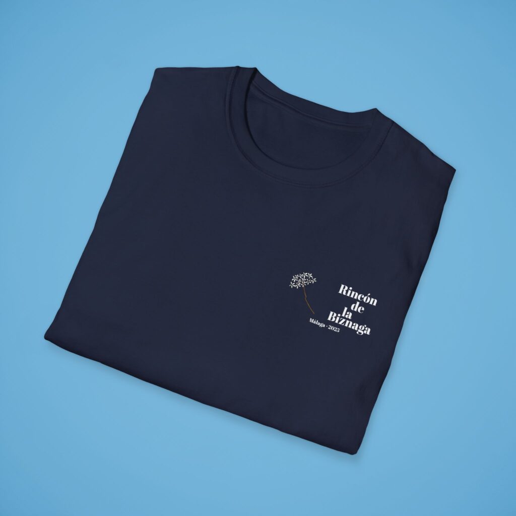 Camiseta básica Rincón de la Biznaga – Algodón ético, logo blanco