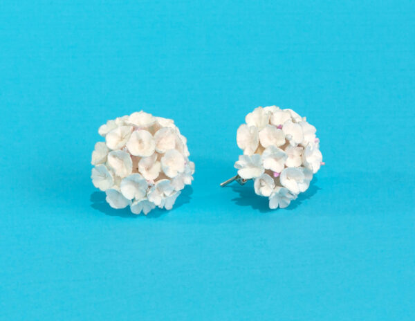 Pendientes Biznaga de porcelana – Hechos a mano en Málaga