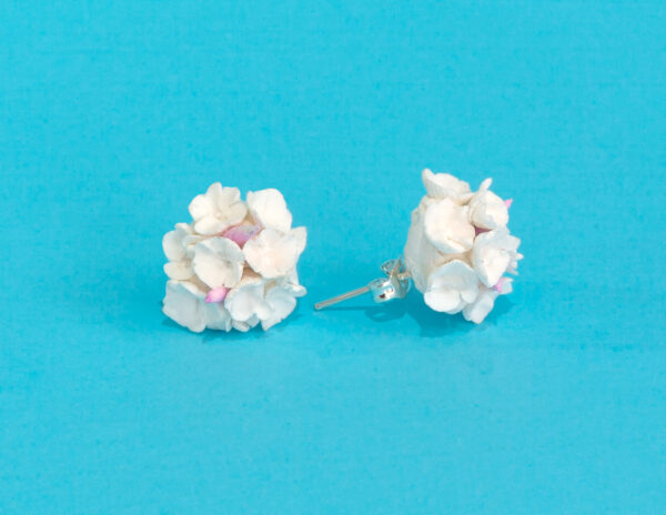 Pendientes Biznaga de porcelana – Hechos a mano en Málaga