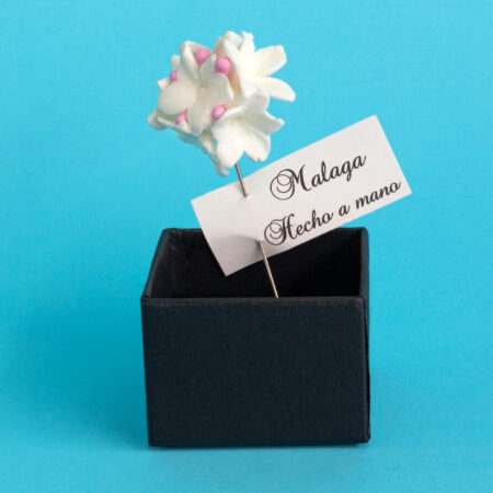 Alfiler biznaga de porcelana – Hecho a mano en Málaga: imagen 3