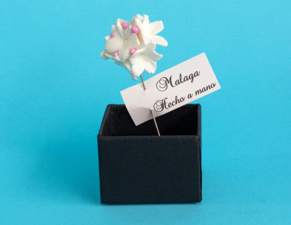 Alfiler biznaga de porcelana – Hecho a mano en Málaga