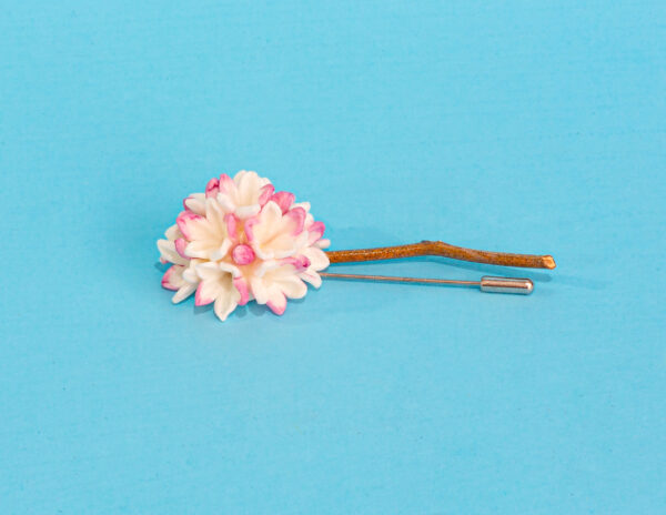 Alfiler biznaga con palo – Porcelana fría, hecho a mano en Málaga